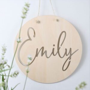 Puidust nimeliga silt