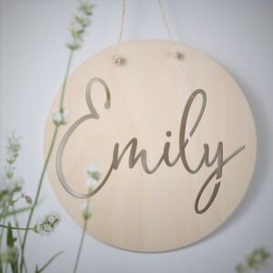 Puidust nimeliga silt