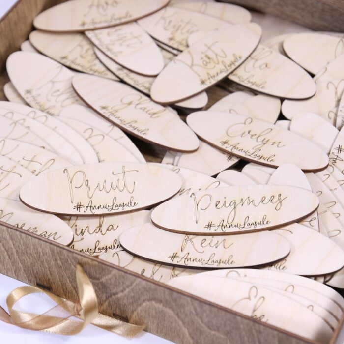 Name cards for weddings