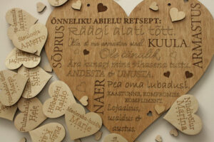 Puidust kaart pulmadeks