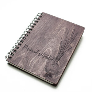 Retseptiraamat puidust kaantega