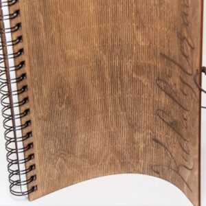 Puidust kaantega külalisteraamat