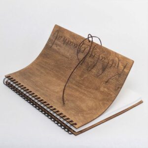 Puidust kaantega külalisteraamat